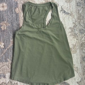 Lululemon Love women’s tank - good/like new condition size 6 - army green
